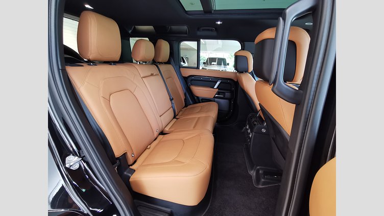 2024 認定中古車 Land Rover Defender 110 サントリーニブラック P525 AWD (AT) V8