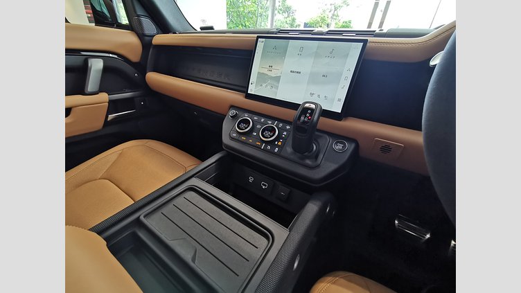 2024 認定中古車 Land Rover Defender 110 サントリーニブラック P525 AWD (AT) V8