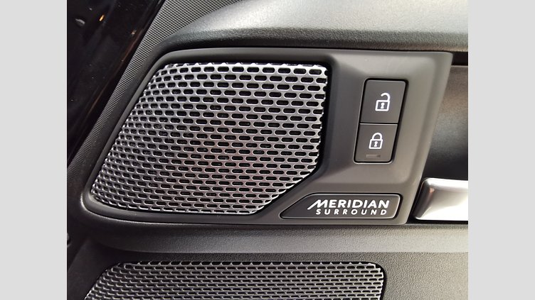 2024 認定中古車 Land Rover Defender 110 サントリーニブラック P525 AWD (AT) V8
