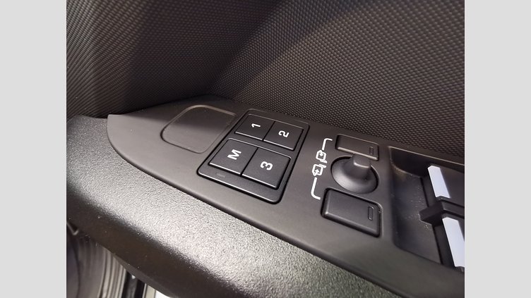2024 認定中古車 Land Rover Defender 110 サントリーニブラック P525 AWD (AT) V8