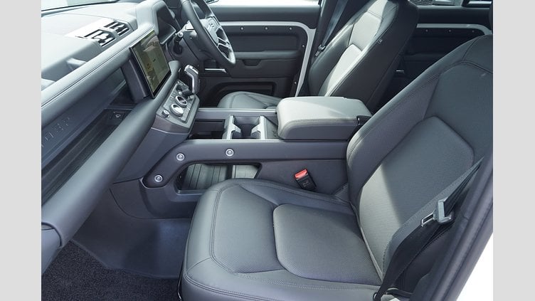 2024 認定中古車 Land Rover Defender 110 フジホワイト D350 ディーゼルマイルドハイブリッド S