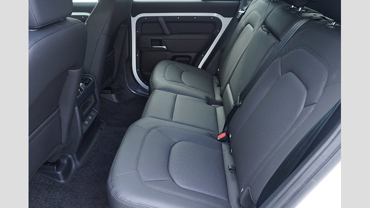 2024 認定中古車 Land Rover Defender 110 フジホワイト D350 ディーゼルマイルドハイブリッド S