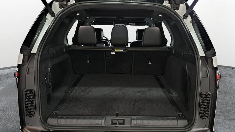 2024 Approved Land Rover Discovery Fuji White P300 Benzyna STANDARD WHEELBASE DYNAMIC SE