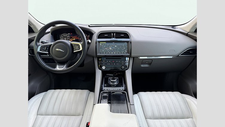 2020 Approved Jaguar F-Pace Santorini Black 25D 
2.0L INGENIUM 240KM TWIN TURBO DIESEL (przekładnia automatyczna)
Napęd AWD PORTFOLIO