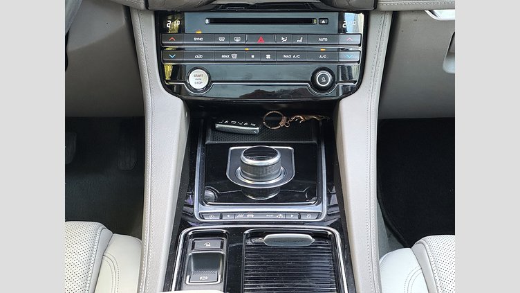 2020 Approved Jaguar F-Pace Santorini Black 25D 
2.0L INGENIUM 240KM TWIN TURBO DIESEL (przekładnia automatyczna)
Napęd AWD PORTFOLIO