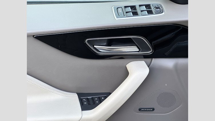 2020 Approved Jaguar F-Pace Santorini Black 25D 
2.0L INGENIUM 240KM TWIN TURBO DIESEL (przekładnia automatyczna)
Napęd AWD PORTFOLIO