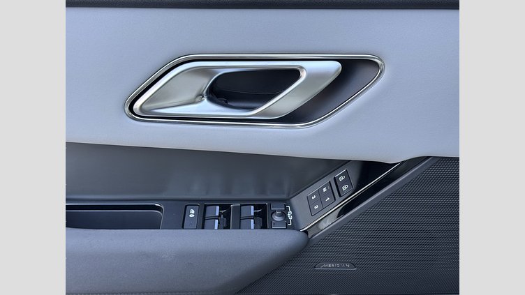 2024 Approved Land Rover Range Rover Velar Otsuni Pearl White P250 Benzyna SWB Dynamic SE