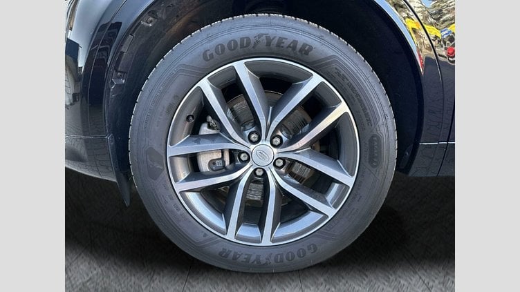 2024 Używany Land Rover Discovery Sport Santorini Black P200 Benzyna MHEV Standardowy rozstaw osi Dynamic SE