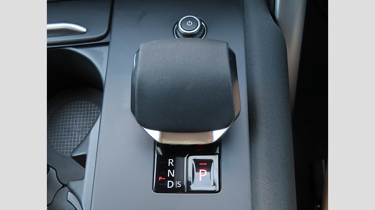 2024 認定中古車 Land Rover Discovery サントリーニブラック D300マイルドハイブリッド（ディーゼル） スタンダードホイールベース Dynamic HSE