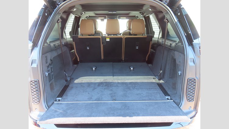 2024 認定中古車 Land Rover Discovery サントリーニブラック D300マイルドハイブリッド（ディーゼル） スタンダードホイールベース Dynamic HSE