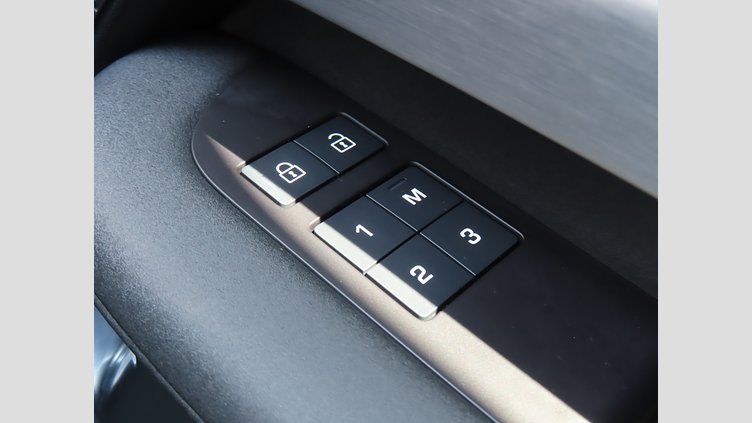 2024 認定中古車 Land Rover Discovery サントリーニブラック D300マイルドハイブリッド（ディーゼル） スタンダードホイールベース Dynamic HSE
