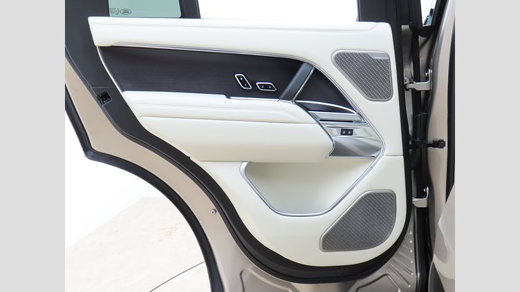 2024 認定中古車 Land Rover Range Rover バトゥミゴールド D300 AWD MHEV（AT）  Autobiography