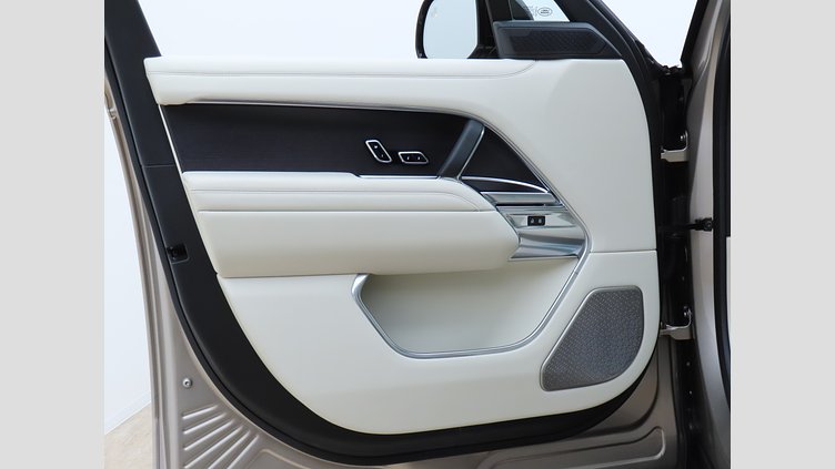 2024 認定中古車 Land Rover Range Rover バトゥミゴールド D300 AWD MHEV（AT）  Autobiography