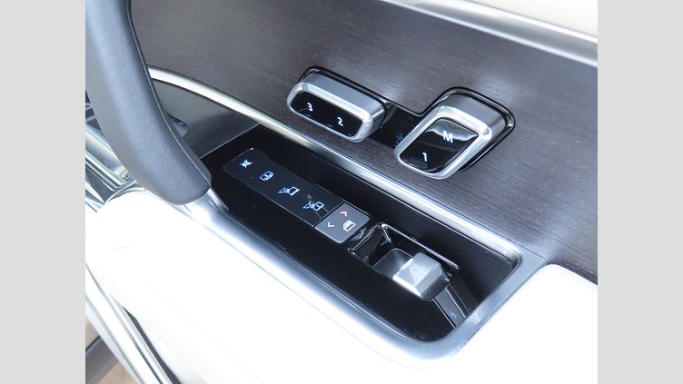 2024 認定中古車 Land Rover Range Rover バトゥミゴールド D300 AWD MHEV（AT）  Autobiography