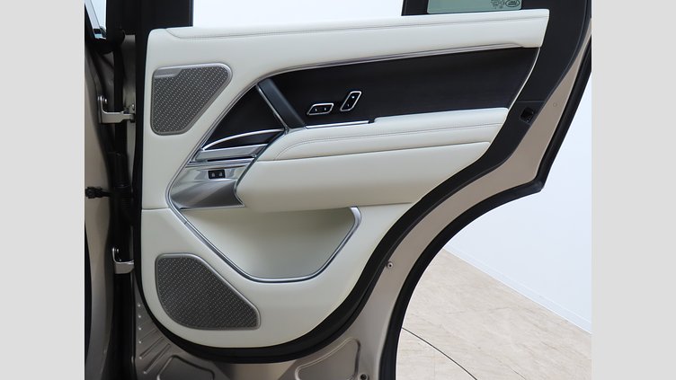 2024 認定中古車 Land Rover Range Rover バトゥミゴールド D300 AWD MHEV（AT）  Autobiography