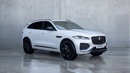 F-Pace 1