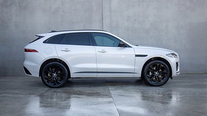 F-Pace 6