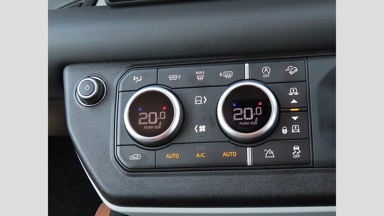 2024 認定中古車 Land Rover Defender 90 フジホワイト P300 AWD（AT） S