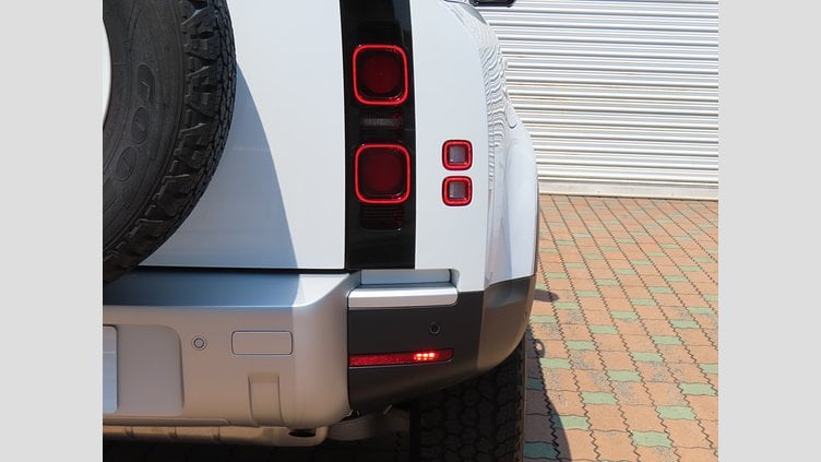 2024 認定中古車 Land Rover Defender 90 フジホワイト P300 AWD（AT） S