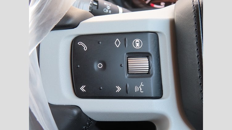 2024 認定中古車 Land Rover Defender 90 フジホワイト P300 AWD（AT） S