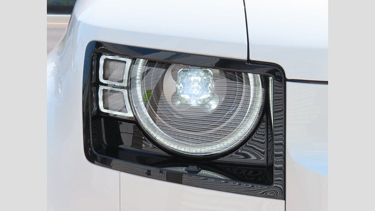 2024 認定中古車 Land Rover Defender 90 フジホワイト P300 AWD（AT） S