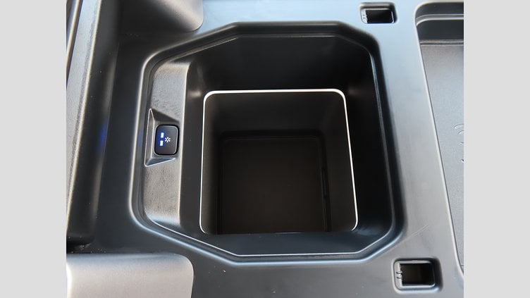 2024 認定中古車 Land Rover Defender 90 フジホワイト P300 AWD（AT） S