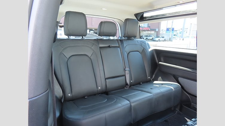 2024 認定中古車 Land Rover Defender 90 フジホワイト P300 AWD（AT） S