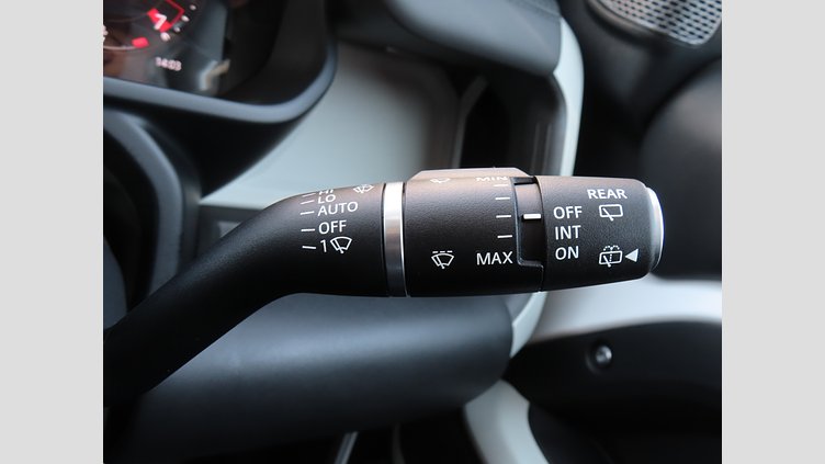 2024 認定中古車 Land Rover Defender 90 フジホワイト P300 AWD（AT） S
