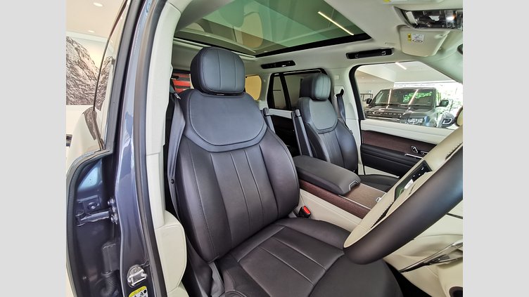 2024 認定中古車 Land Rover Range Rover ヴァレジネブルー D300 AWD MHEV（AT） スタンダードホイールベース HSE