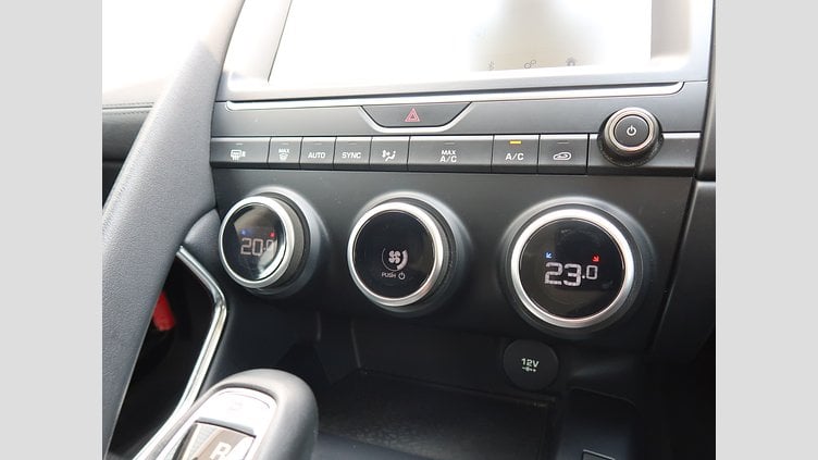2018 認定中古車 Jaguar E-Pace フィレンツェ レッド D180 オートマチック全輪駆動 S