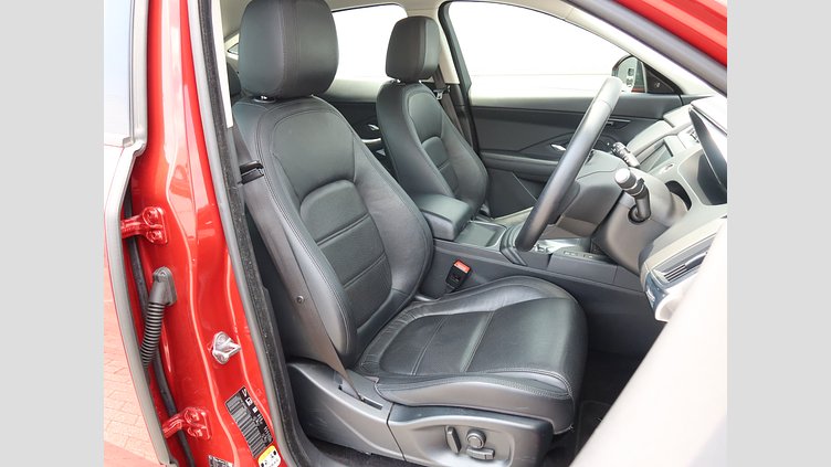 2018 認定中古車 Jaguar E-Pace フィレンツェ レッド D180 オートマチック全輪駆動 S