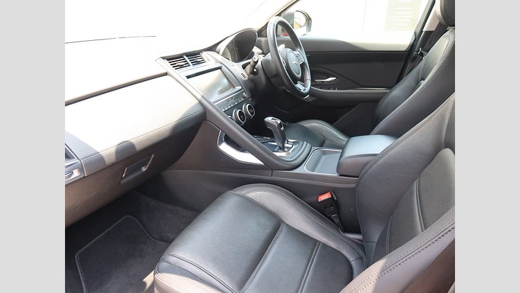 2018 認定中古車 Jaguar E-Pace フィレンツェ レッド D180 オートマチック全輪駆動 S