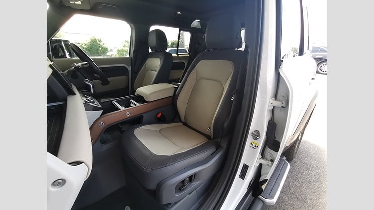 2023 認定中古車 Land Rover Defender 110 フジホワイト D300 AWD（AT） X-DYNAMIC SE