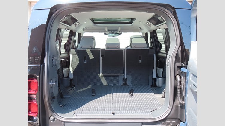 2025 認定中古車 Land Rover Defender 110 タスマンブルー D350 ディーゼルマイルドハイブリッド X-Dynamic HSE