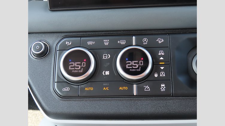 2025 認定中古車 Land Rover Defender 110 タスマンブルー D350 ディーゼルマイルドハイブリッド X-Dynamic HSE