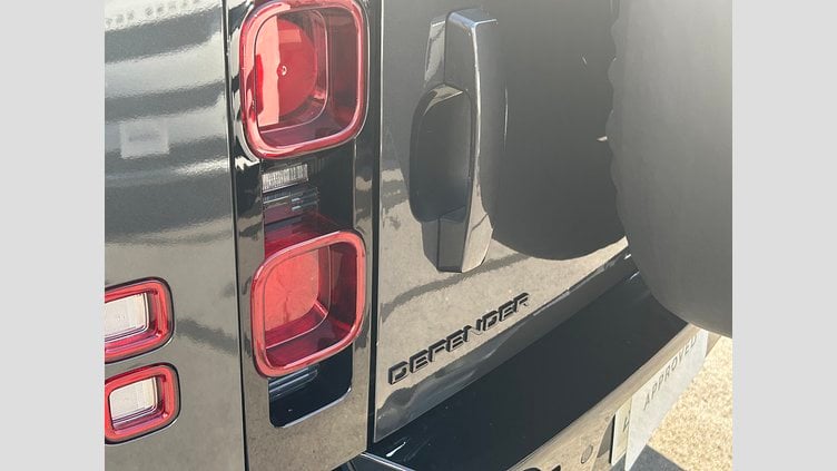 2024 認定中古車 Land Rover Defender 130 カルパチアングレイ D300 AWD（AT） X-DYNAMIC HSE