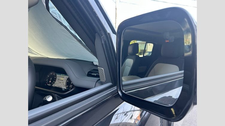 2024 認定中古車 Land Rover Defender 130 カルパチアングレイ D300 AWD（AT） X-DYNAMIC HSE
