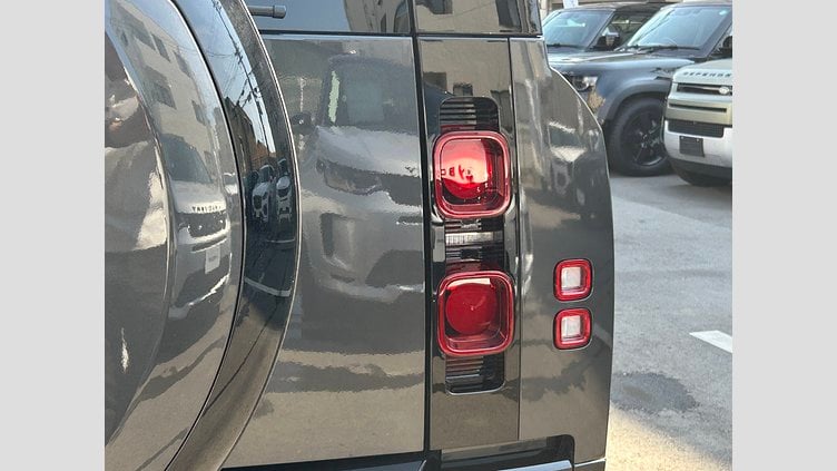 2024 認定中古車 Land Rover Defender 130 カルパチアングレイ D300 AWD（AT） X-DYNAMIC HSE
