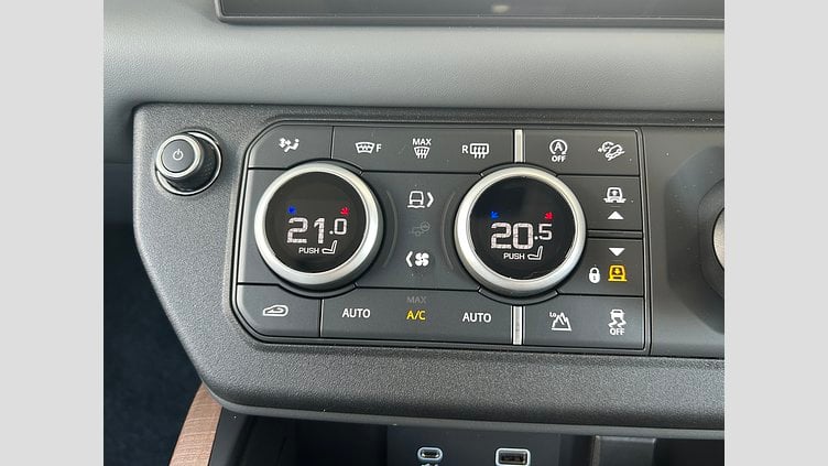 2024 認定中古車 Land Rover Defender 130 カルパチアングレイ D300 AWD（AT） X-DYNAMIC HSE