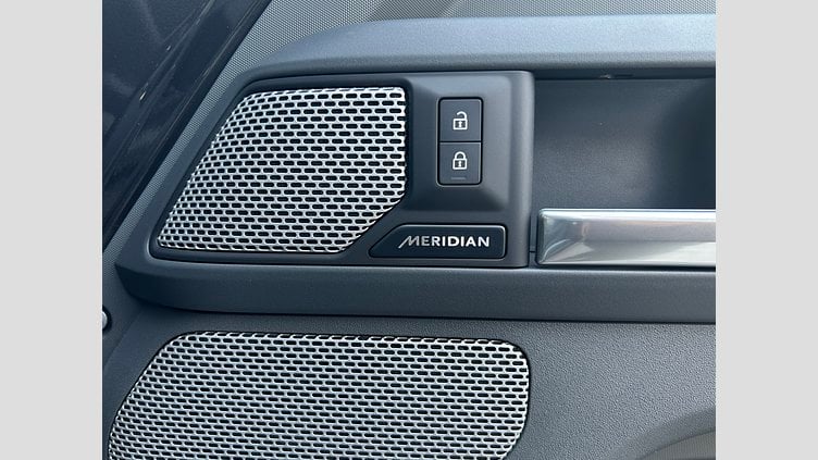 2024 認定中古車 Land Rover Defender 130 カルパチアングレイ D300 AWD（AT） X-DYNAMIC HSE