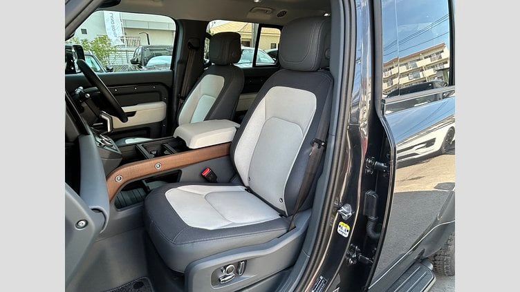2024 認定中古車 Land Rover Defender 130 カルパチアングレイ D300 AWD（AT） X-DYNAMIC HSE