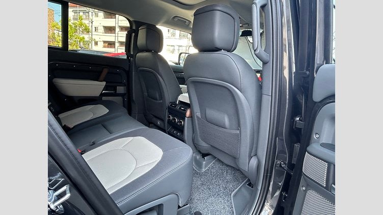 2024 認定中古車 Land Rover Defender 130 カルパチアングレイ D300 AWD（AT） X-DYNAMIC HSE