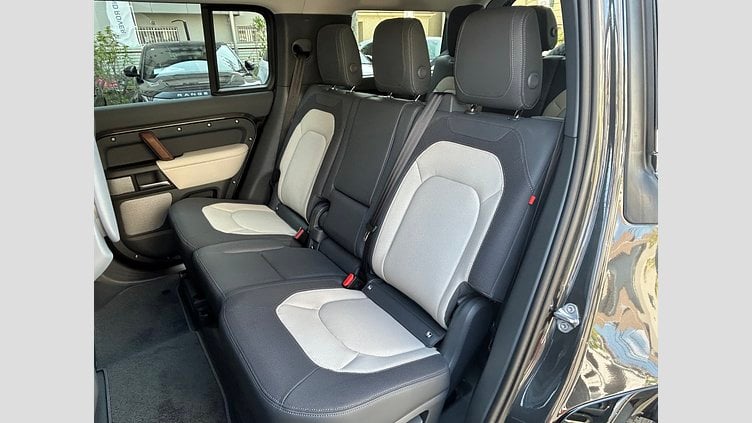 2024 認定中古車 Land Rover Defender 130 カルパチアングレイ D300 AWD（AT） X-DYNAMIC HSE