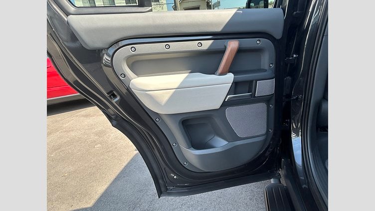 2024 認定中古車 Land Rover Defender 130 カルパチアングレイ D300 AWD（AT） X-DYNAMIC HSE