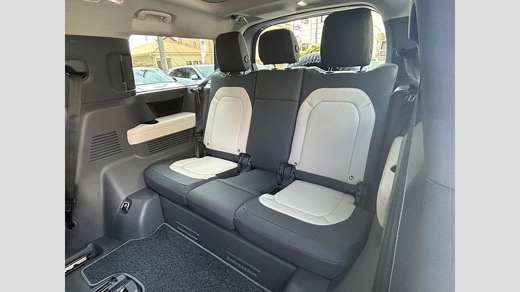 2024 認定中古車 Land Rover Defender 130 カルパチアングレイ D300 AWD（AT） X-DYNAMIC HSE