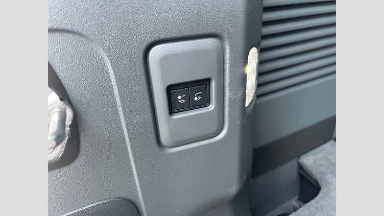 2024 認定中古車 Land Rover Defender 130 カルパチアングレイ D300 AWD（AT） X-DYNAMIC HSE