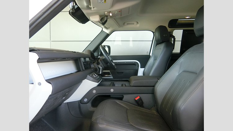 2022 認定中古車 Land Rover Defender 90 フジホワイト P300 AWD（AT） SE