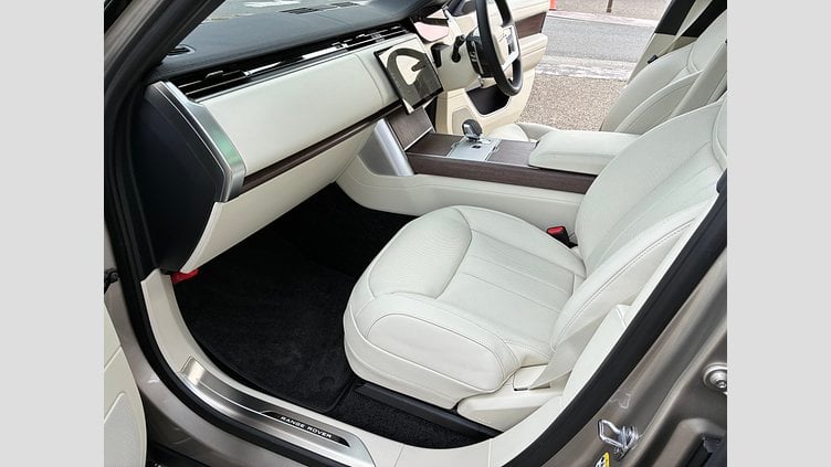 2025 認定中古車 Land Rover Range Rover バトゥミゴールド D350 AWD MHEV（AT） スタンダードホイールベース SE