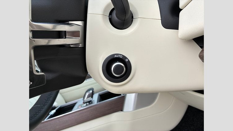 2025 認定中古車 Land Rover Range Rover バトゥミゴールド D350 AWD MHEV（AT） スタンダードホイールベース SE