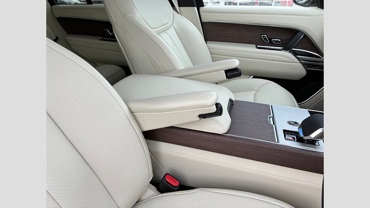 2025 認定中古車 Land Rover Range Rover バトゥミゴールド D350 AWD MHEV（AT） スタンダードホイールベース SE